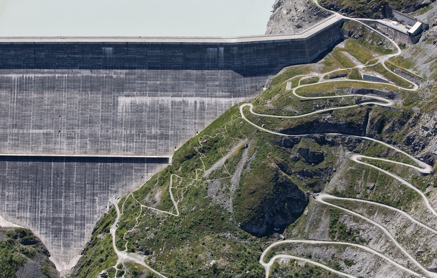 Grande Dixence im Val d'Hérémence, mit 285 Metern Höhe die grösste Gewichtsstaumauer der Welt. Alpiq hält neben anderen Energiekonzernen einen Anteil am Cleuson-Dixence-Komplex.