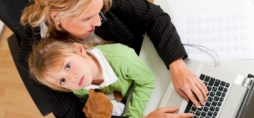 Kinder und arbeitende Eltern – wir haben das Thema einem Faktencheck unterzogen. 
