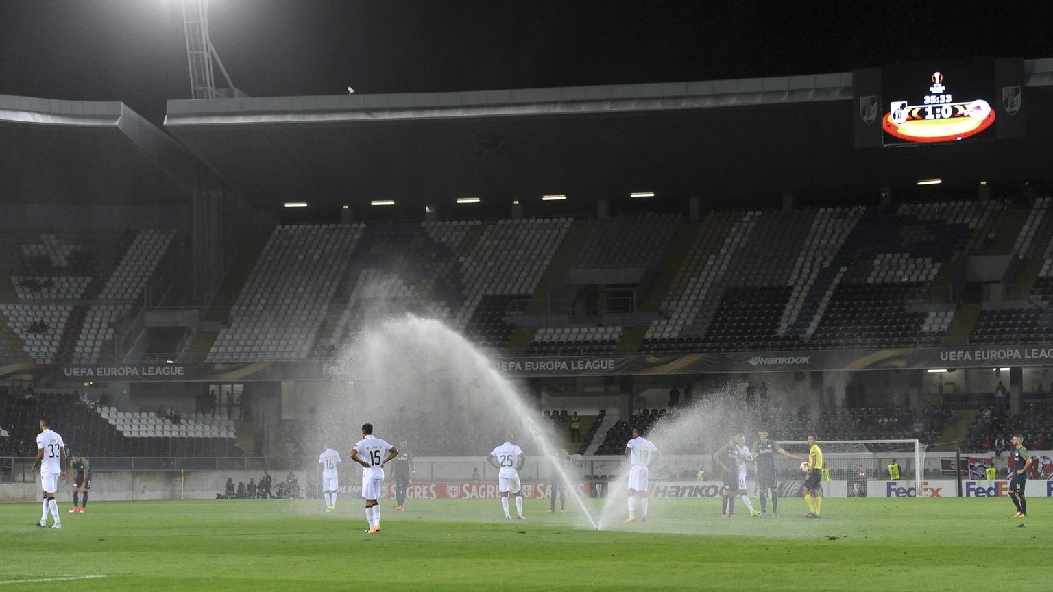 FC Salzburg&#039; and Guimaraes players stay still after water sprinkles where turned on during their Europa League Group I soccer match at the D. Afonso Henriques Stadium, in Guimaraes, Portugal, Thu ...