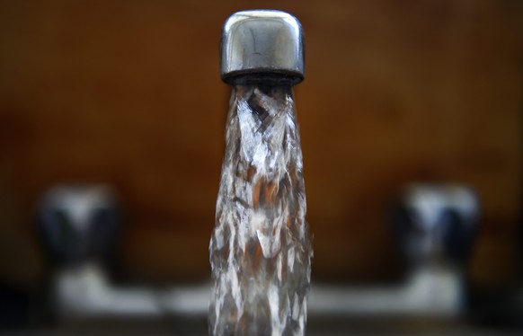 epa04875703 Water runs from a tap in London, Britain, 07 August 2015. Households in Lancashire, northern Britain, have been warned to boil tap water before drinking it. Tests at a local water treatmen ...