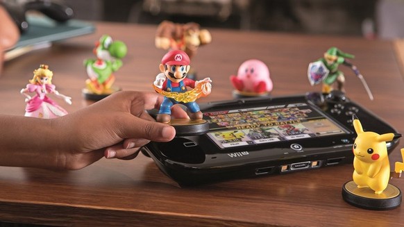 Amiibo-Spielfiguren funktionieren mit NFC-Chips und müssen auf das Wii-U-Pad oder den Switch-Controller gestellt werden, um ins Spiel importiert zu werden.