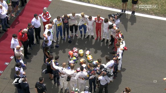 Die Formel-1-Piloten nehmen mit einer Schweigeminute Abschied von Jules Bianchi.