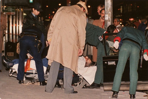 TO GO WITH STORY TITLED MOB TRIALS--The body of mafia crime boss Paul Castellano lies on a stretcher outside a New York restaurant after he and his bodyguards were gunned down in this Dec. 16, 1985, f ...