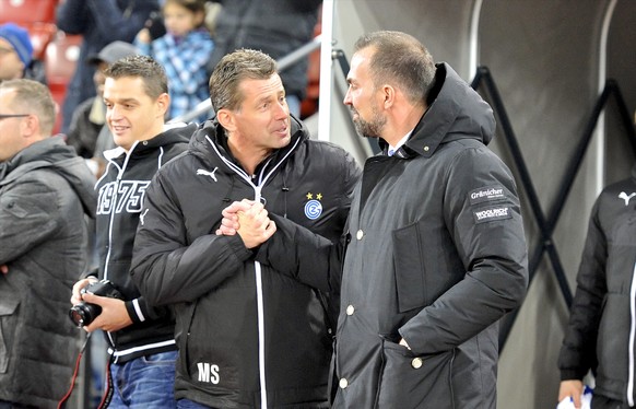 Deutschland gegen Deutschland auf der Trainerbank. Michael Skibbe (links) und Markus Babbel.