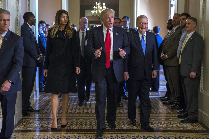 epaselect epa05625935 US President elect Donald Trump (C), with his wife Melania Trump (L), and Senate Majority Leader Mitch McConnell (R), gives the thumbs up after a meeting in the Majority Leaders  ...
