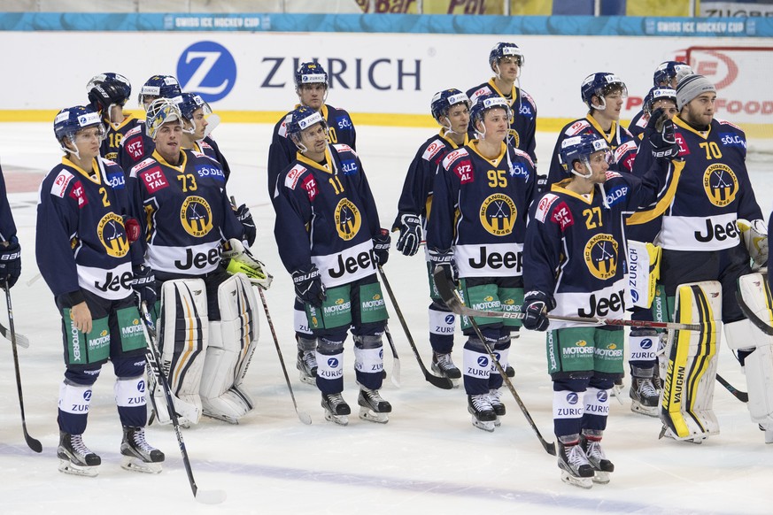 Langenthals Spieler sind enttaeuscht, nach dem Swiss Ice Hockey Cup Viertelfinal zwischen dem SC Langenthal und dem EHC Kloten, am Mittwoch, 23. November 2016, in der Eishalle Schoren in Langenthal. ( ...