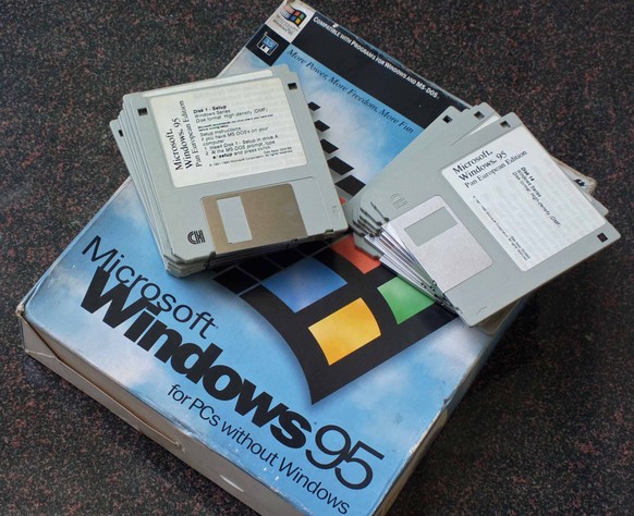 Ja, Traditionalisten konnten Windows 95 auch ab Disketten installieren. Je nach Version waren 13 oder 26 Disketten notwendig.