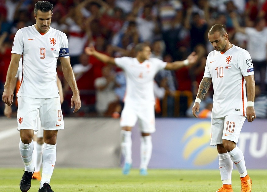 Hängende Köpfe bei Robin van Persie und Wesley Sneijder.&nbsp;