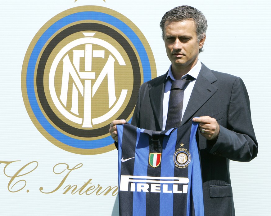 Portuguese Jose Mourinho, the new Inter Milan coach, poses during the official presentation at the Milanese team&#039;s training center in Appiano Gentile, near Como Lake, Italy, Tuesday, June 3, 2008 ...