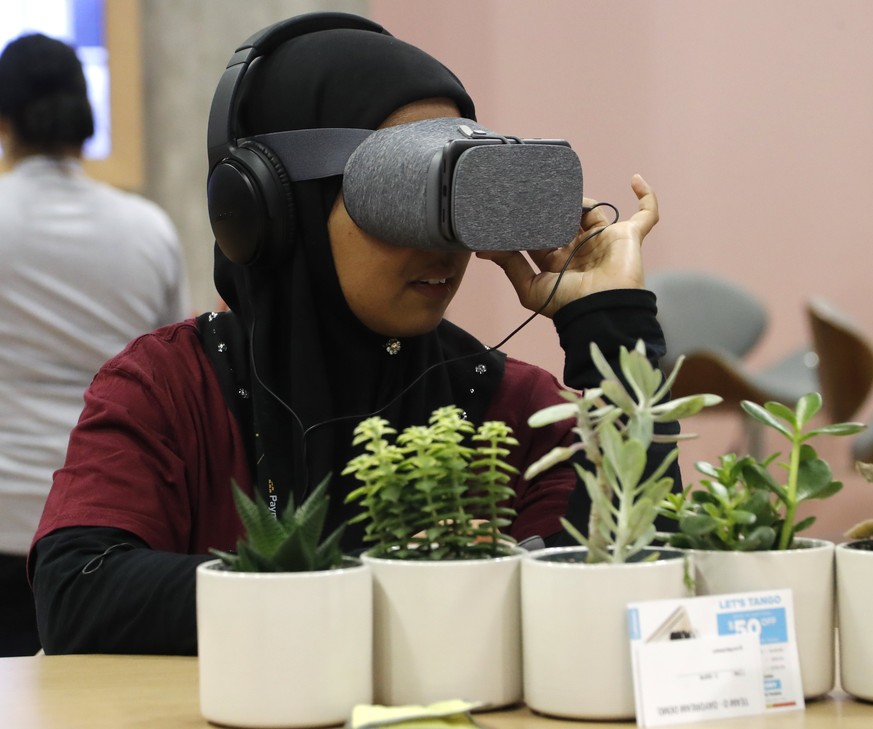 epa05826020 An attendee tries the Google Daydream View headset during the Game Developers Conference (GDC) at the Moscone Center in San Francisco, California, USA, 02 March 2017. The game industry eve ...