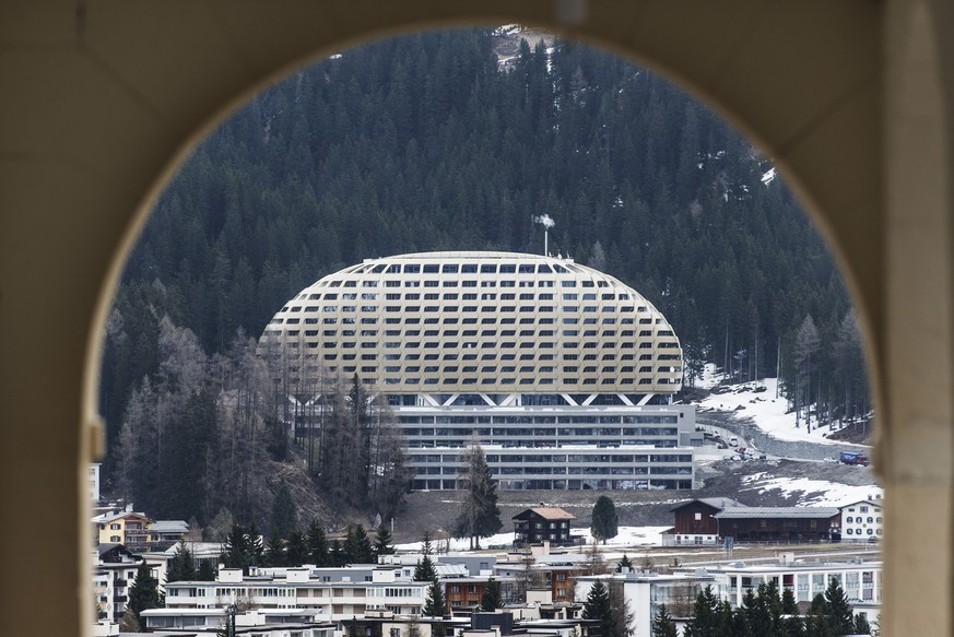 Das Hotel Intercontinental in Davos, aufgenommen am 03. April 2014. (KEYSTONE/Christian Beutler)

The Hotel Intercontinental in Davos, Switzerland, pictured April 3, 2014. (KEYSTONE/Christian Beutler)