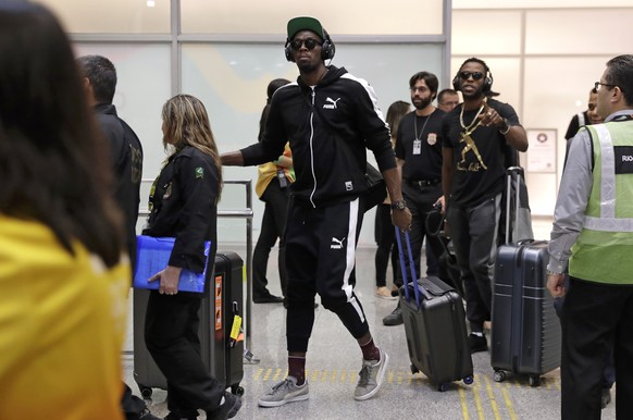 Jamaican Olympic runner Usain Bolt, center, arrives at Rio de Janeiro International Airport in Rio de Janeiro, Brazil, Wednesday, July 27, 2016. (AP Photo/Patrick Semansky)