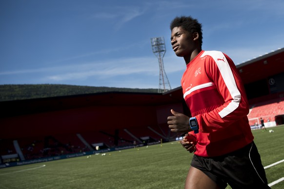 Swiss forward Breel Embolo in action during the Swiss soccer national team training session, at the Stadium Maladiere, in Neuchatel, Switzerland, Wednesday, May 24, 2017. Switzerland will play Belarus ...