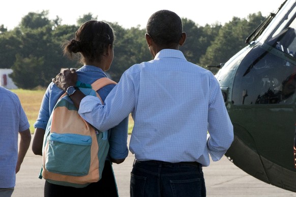 Obama und seine Ehefrau auf dem Weg in die Ferien.