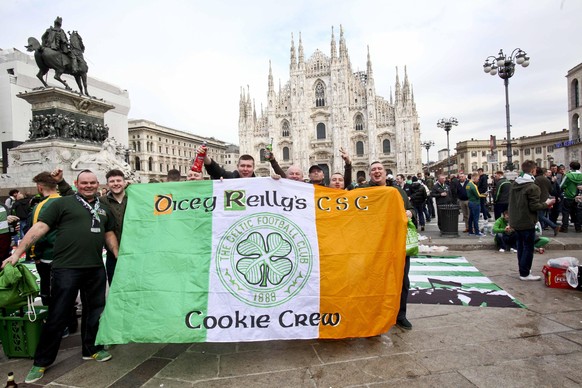 Unzählige Celtic-Fans bevölkerten vor dem Spiel den Platz vor dem Mailänder Dom.&nbsp;