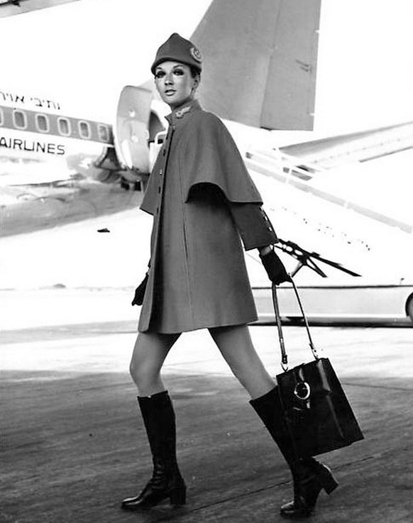 middle eastern airlines stewardess flight attendant flugbegleiterin retro vintage fliegen http://www.aviationexplorer.com/Vintage_Stewardess_Pictures.html