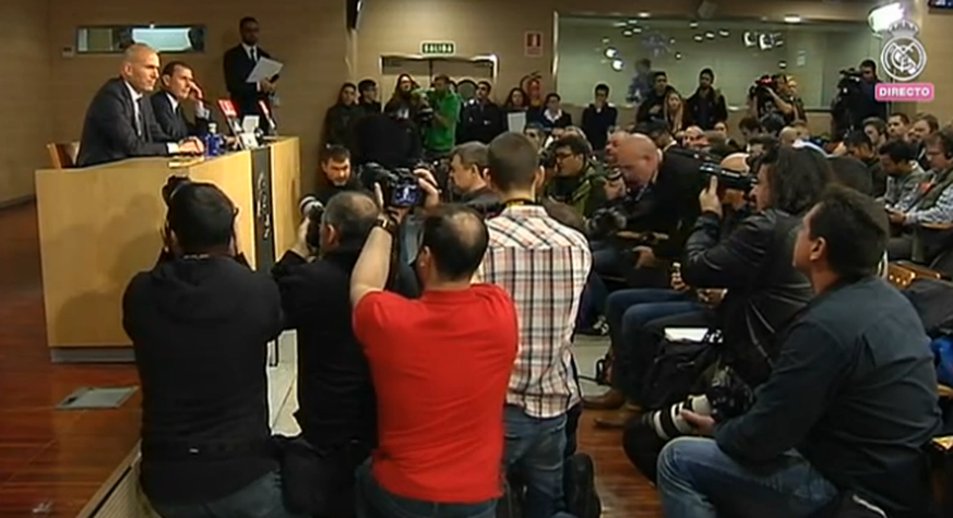 Rappelvoll: Der Pressekonferenz-Raum im Santiago Bernabeu beim ersten Zidane-Auftritt.