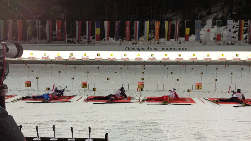 So sieht es aus, wenn Biathleten wettkampfmässig schiessen.