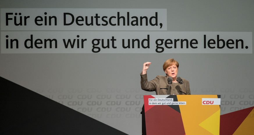 Die Bundeskanzlerin Angela Merkel (CDU) spricht am 18.08.2017 in Steinhude (Niedersachsen) waehrend einer zentralen Grosskundgebung der CDU fuer den Bundestagswahlkampf 2017 besuchte Merkel die Region ...