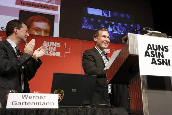Lukas Reimann (rechts), Präsident der AUNS.