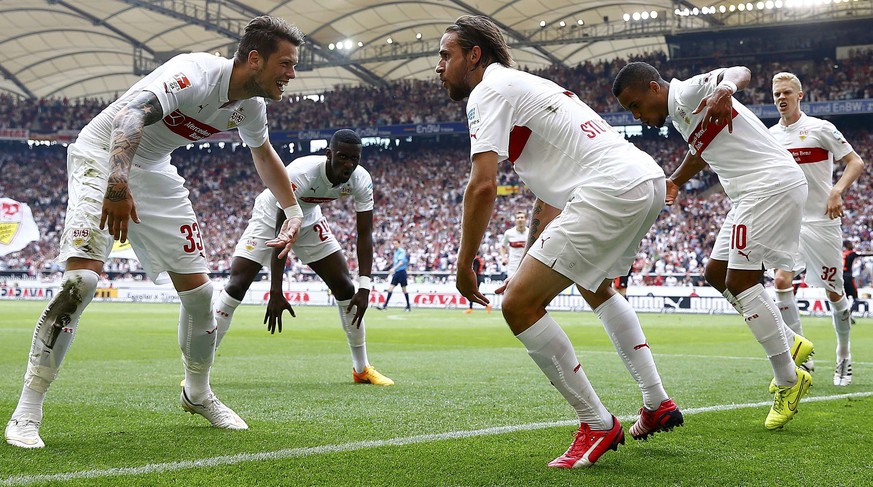 Stuttgart schlägt den HSV mit 2:1 und zelebrieren ihr Siegtor mit einem Affen-Jubel – weil VfB-Trainer Huub Stevens seine Spieler vor dem Match als Affen beschimpft hatte.