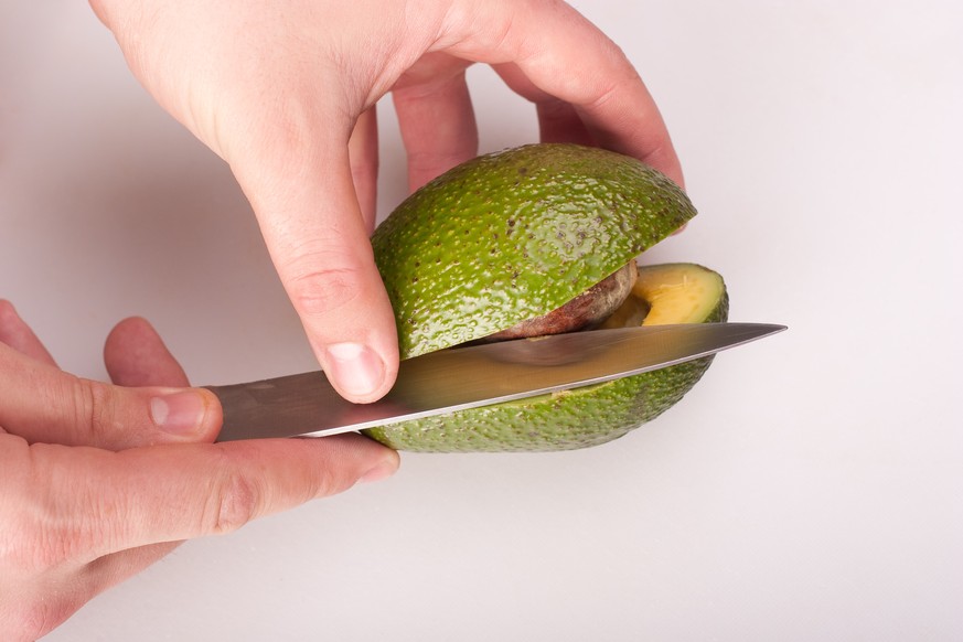 Ja, sie ist gefährlich – und ja, wir können dich vor ihr schützen: die Avocado.