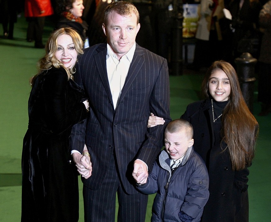U.S. pop star Madonna (L) and husband Guy Ritchie (2nd L) stand with their children Rocco and Lourdes (R) as they attend the premiere of the film &quot;Arthur and the Invisibles&quot; in Leicester Squ ...