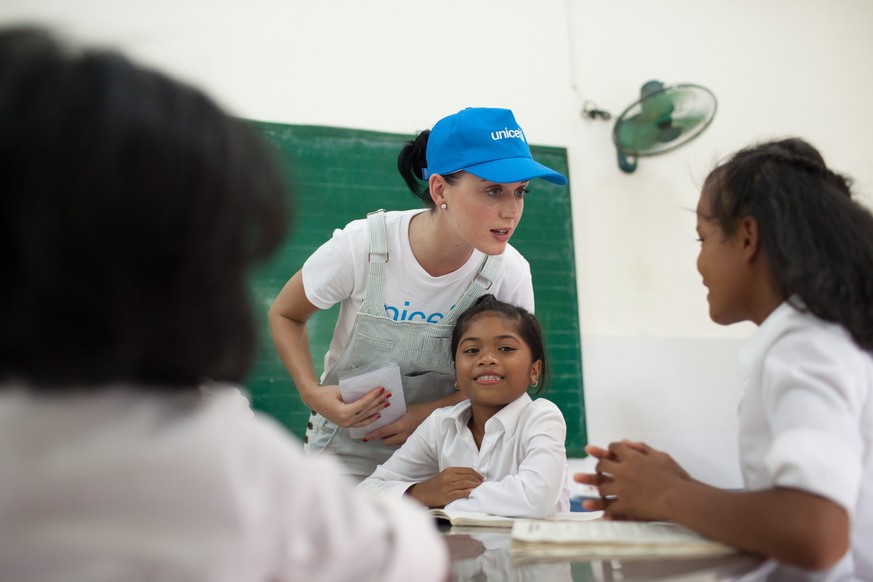 Katy Perry auf Schulbesuch in Vietnam.