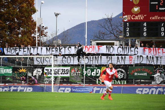 St. Gallen&#039;s fans show banners during the Super League soccer match FC Lugano against FC St. Gallen, at the Cornaredo stadium in Lugano, Sunday, November 6, 2016. (KEYSTONE/Ti-Press/Gabriele Putz ...