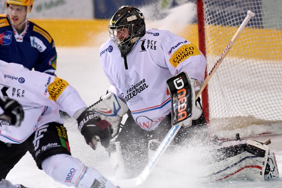 Fribourg&#039;s goalkeeper Benjamin Conz, during the preliminary round game of National League A (NLA) Swiss Championship 2016/17 between HC Ambri Piotta and Fribourg-Gotteron, at the ice stadium Vala ...