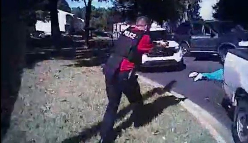 epa05554957 A frame grab taken from a handout bodycam video provided by the Charlotte-Mecklenburg Police Department (CMPD) on 24 September 2016 shows the moments after the fatal shooting of Keith Lamo ...