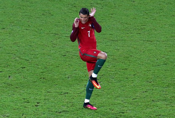 JAHRESRUECKBLICK 2016 - JUNI - epa05376359 Cristiano Ronaldo of Portugal reacts during the UEFA EURO 2016 group F preliminary round match between Portugal and Austria at Parc des Princes in Paris, Fra ...