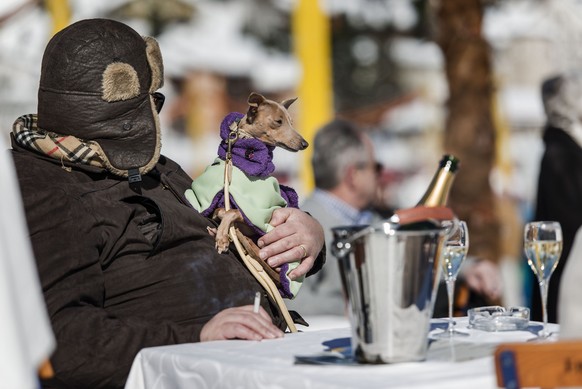 Besucher am Pferderennen in St. Moritz