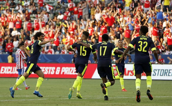 Football Soccer - Chivas de Guadalajara v Arsenal - Pre Season Friendly - StubHub Center, Los Angeles - 31/7/16
Arsenal&#039;s Alex Oxlade-Chamberlain (2nd R) celebrates after scoring their second go ...