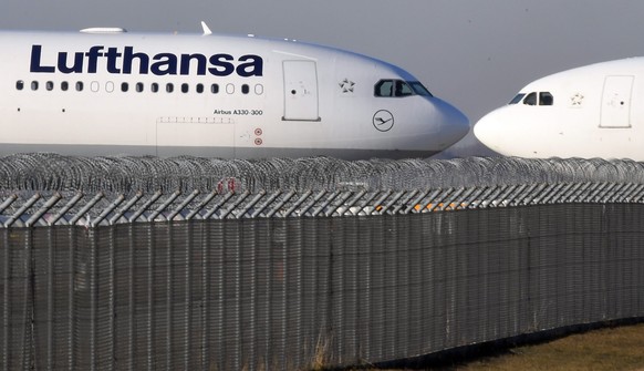 epa05651699 A Lufthansa plane taxiing across the runway, at the airport in Munich, Germany, 29 November 2016. Hundreds of flights have been cancelled. Lufthansa inform that the pilots union Cockpit (V ...