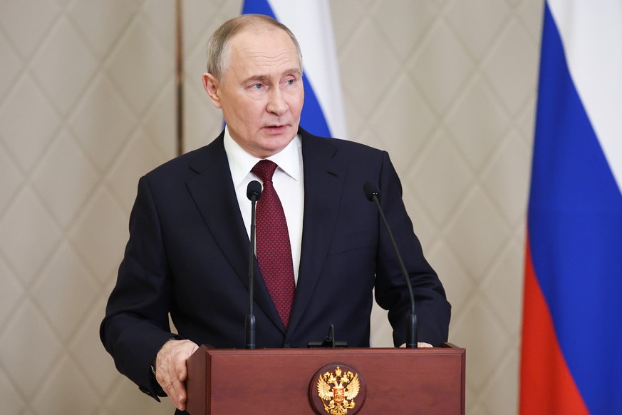 Nachrichten Linkding epa11745463 Russian President Vladimir Putin speaks during a press conference following the Collective Security Council (CSC) meeting of the Collective Security Treaty Organisation (CSTO) in Astana, K ...