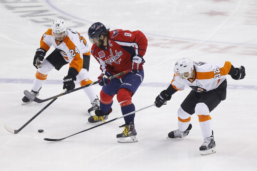Gut abgeschirmt: Alex Owetschkin bleibt im ersten Spiel gegen die Flyers ohne Treffer.