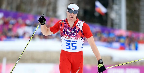 Schon bei der Zieldurchfahrt weiss Cologna, dass er gewinnen wird.