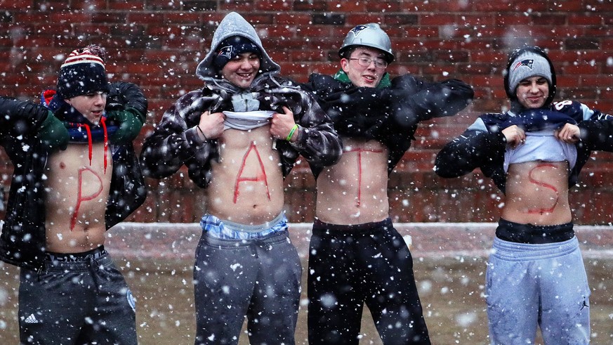 epa05777098 New England Patriots fans attend the Patriots victory parade through the streets of Boston, Massachusetts, USA, 07 February 2017. The New England Patriots defeated the Atlanta Falcons in S ...