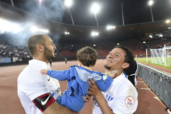 Yassine Chikhaoui und Amine Chermiti feiern den 3. Schlussrang des FC Zürichs.&nbsp;