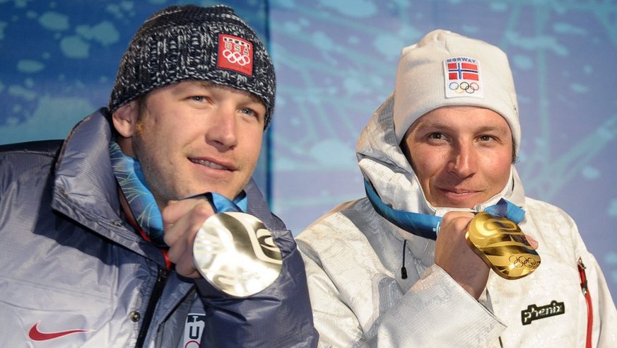 2010 in Vancouver: Svindal wird vor Bode Miller (links) Olympiasieger im Super-G.