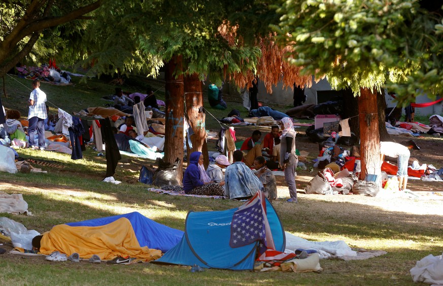Migrants are seen in a makeshift camp at a park near the San Giovanni railway station in Como, Italy August 12, 2016. REUTERS/Arnd Wiegmann