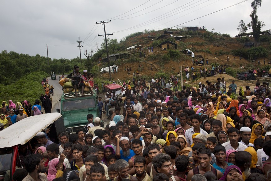 Newly arrived Myanmar&#039;s Rohingya ethnic minority refugees scuffle for food rations distributed by Bangladeshi volunteers near Cox&#039;s Bazar&#039;s Gundum area, Bangladesh, Sunday, Sept. 3, 201 ...