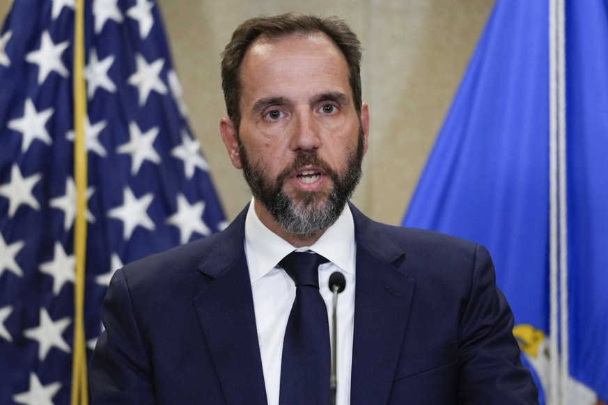 Nachrichten Linkding FILE - Special counsel Jack Smith speaks to the media about an indictment of former President Donald Trump, Aug. 1, 2023, at an office of the Department of Justice in Washington. (AP Photo/J. Scott Ap ...