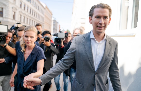 ABD0091_20211202 - WIEN - �STERREICH: ++ ARCHIVBILD ++ Bundeskanzler Sebastian Kurz und Freundin Susanne Thier anl�sslich der Stimmabgabe im Rahmen der Nationalratswahl am Sonntag, 29. September 2019, ...