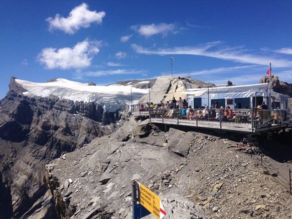 Das Refuge l'Espace mit dem Tsanfleuron-Gletscher im Hintergrund.&nbsp;