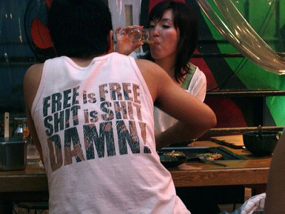 engrish japanische t-shirts englisch asien china korea übersetzung lustig dumm gelaufen http://www.sadanduseless.com/