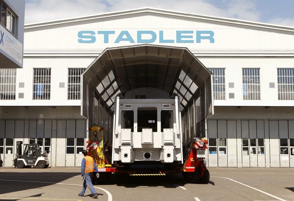 Produktionshalle von Stadler Rail – das&nbsp;Thurgauer Unternehmen darf 29 NEAT-Züge für die SBB produzieren.&nbsp;