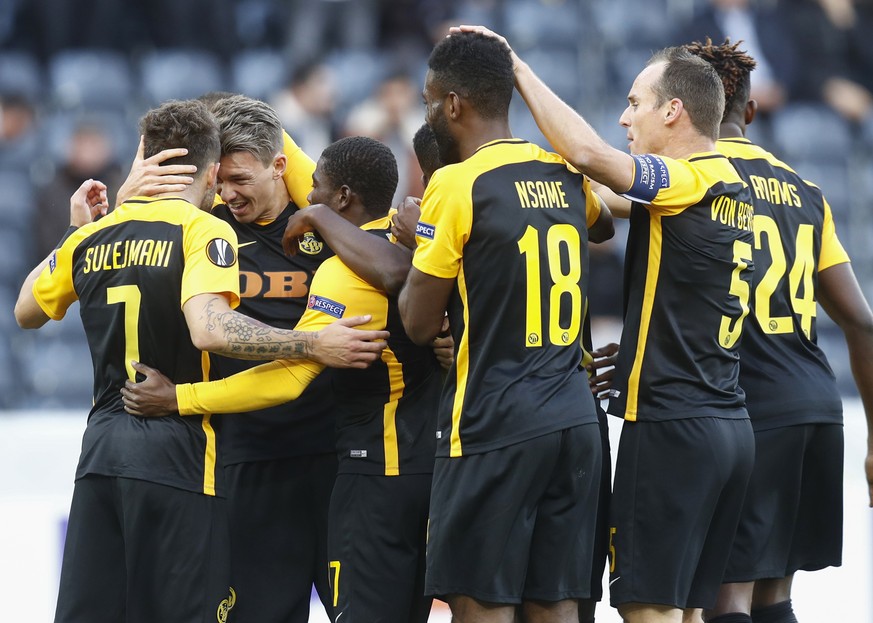 YB&#039;s Christian Fassnacht, 2nd from left, celebrates with his teammates after scoring the 1-1 during the UEFA Europa League group B match between Switzerland&#039;s BSC Young Boys Bern and Serbia& ...