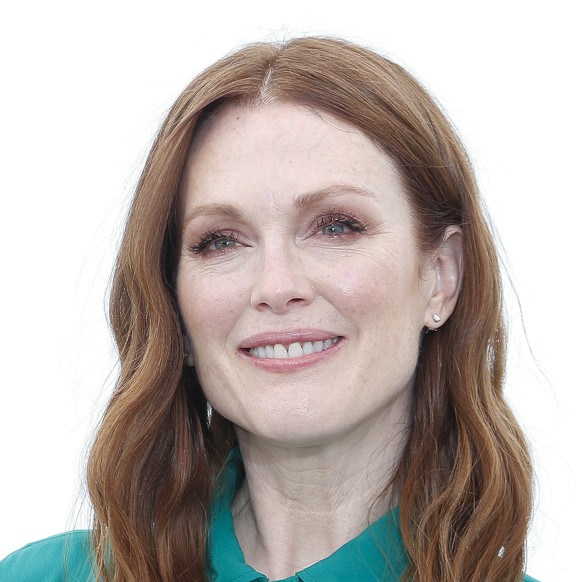 epa05971551 US actress Julianne Moore poses during the photocall for &#039;Wonderstruck&#039; at the 70th annual Cannes Film Festival, in Cannes, France, 18 May 2017. The movie is presented in the off ...